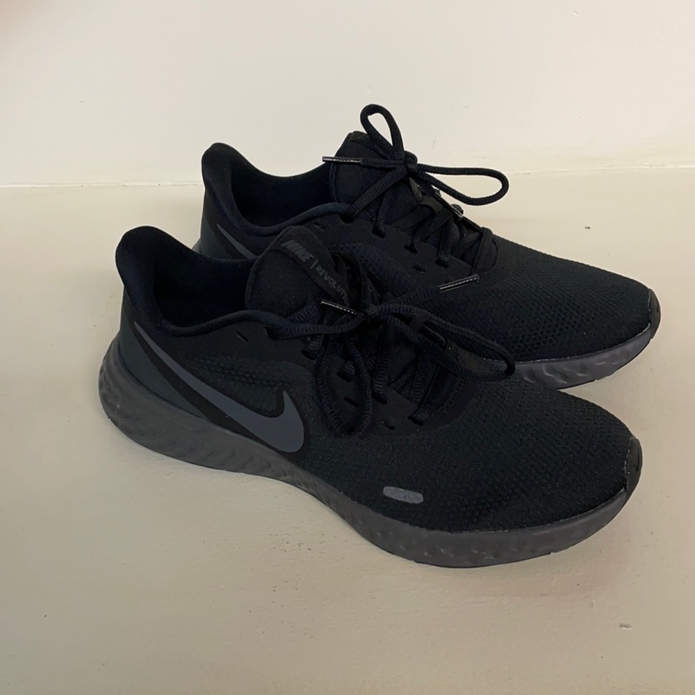 Nike Revolution 5 shoes